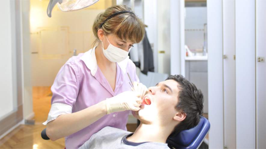 Der Behandlungsablauf einer minimalinvasiven Parodontitisbehandlung
