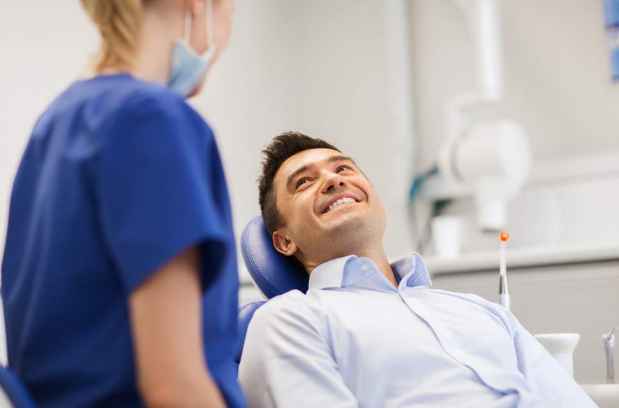Kontrollbesuch beim Zahnarzt: wie oft ist normal?
