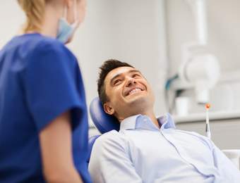 Mehrzahl der Deutschen geht regelmäßig zur Professionellen Zahnreinigung (PZR)